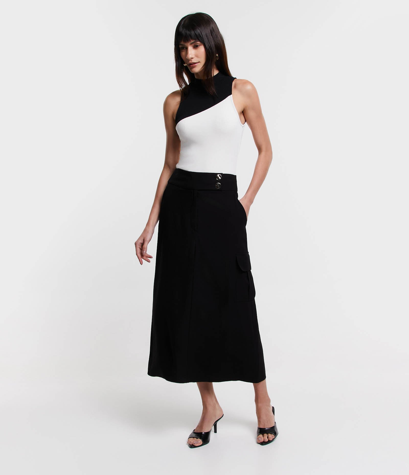 Saia Midi em Viscose com Botões no Cós Preto 1