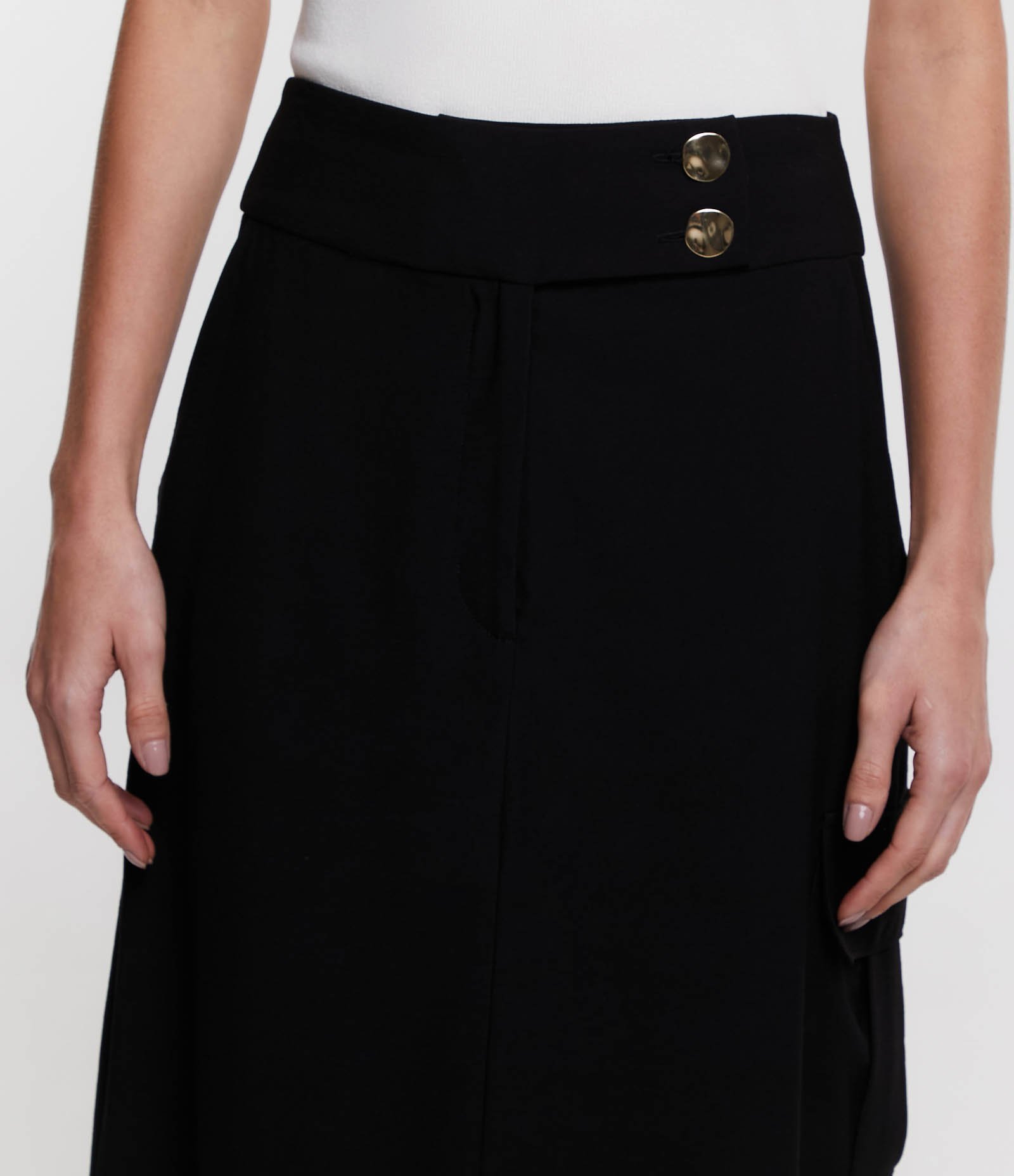 Saia Midi em Viscose com Botões no Cós Preto 5