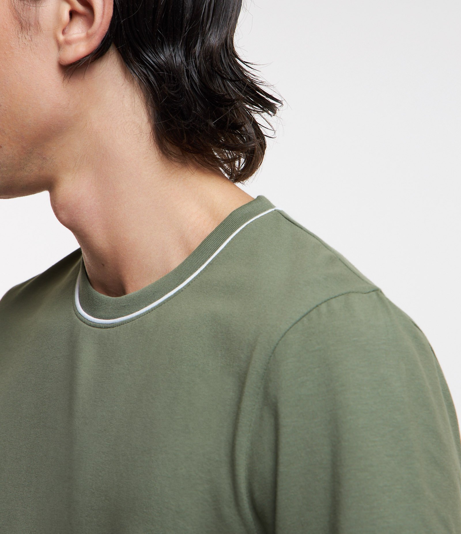 Camiseta em Algodão com Friso Contrastante na Gola Verde 2