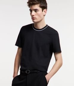 Camiseta em Algodão com Friso Contrastante na Gola