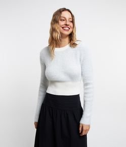 Suéter Curto em Tricô com Pelinhos e Fio Metalizado