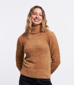 Suéter em Tricô com Pelinho e Gola Alta