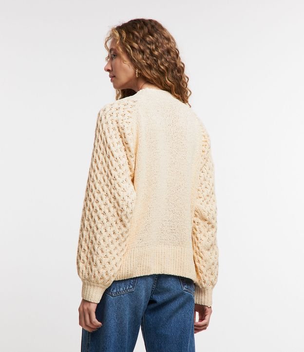 Suéter em Tricô Texturizado com Ponto Onda Bege 3