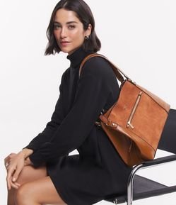 Bolsa Hobo Grande com Detalhe de Corrente na Alça