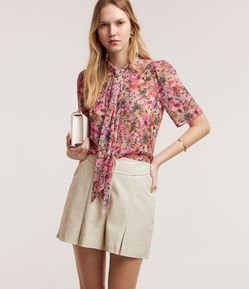 Short em PU com Cós Elástico Alfaiatado e Pregas na Barra