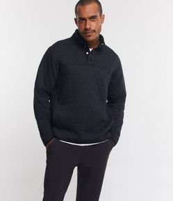 Blusão com Gola Alta Abotoada e Camada Térmica