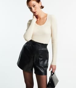 Short Clochard em PU com Cós Elástico e Bolsos Grandes
