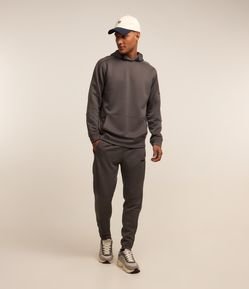 Calça Esportiva com Textura e Recorte na Barra