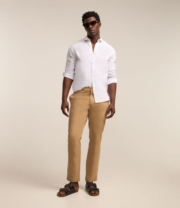 Calça em Sarja sem Elastanos e Bolsos