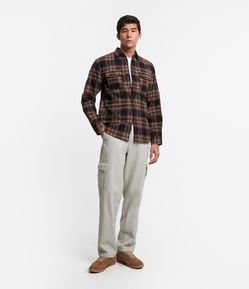 Calça Cargo em Sarja com Bolsos Laterais
