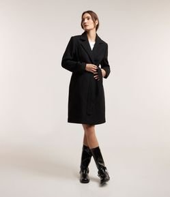 Casaco Longo em Polivelour com Cinto Faixa e Botões