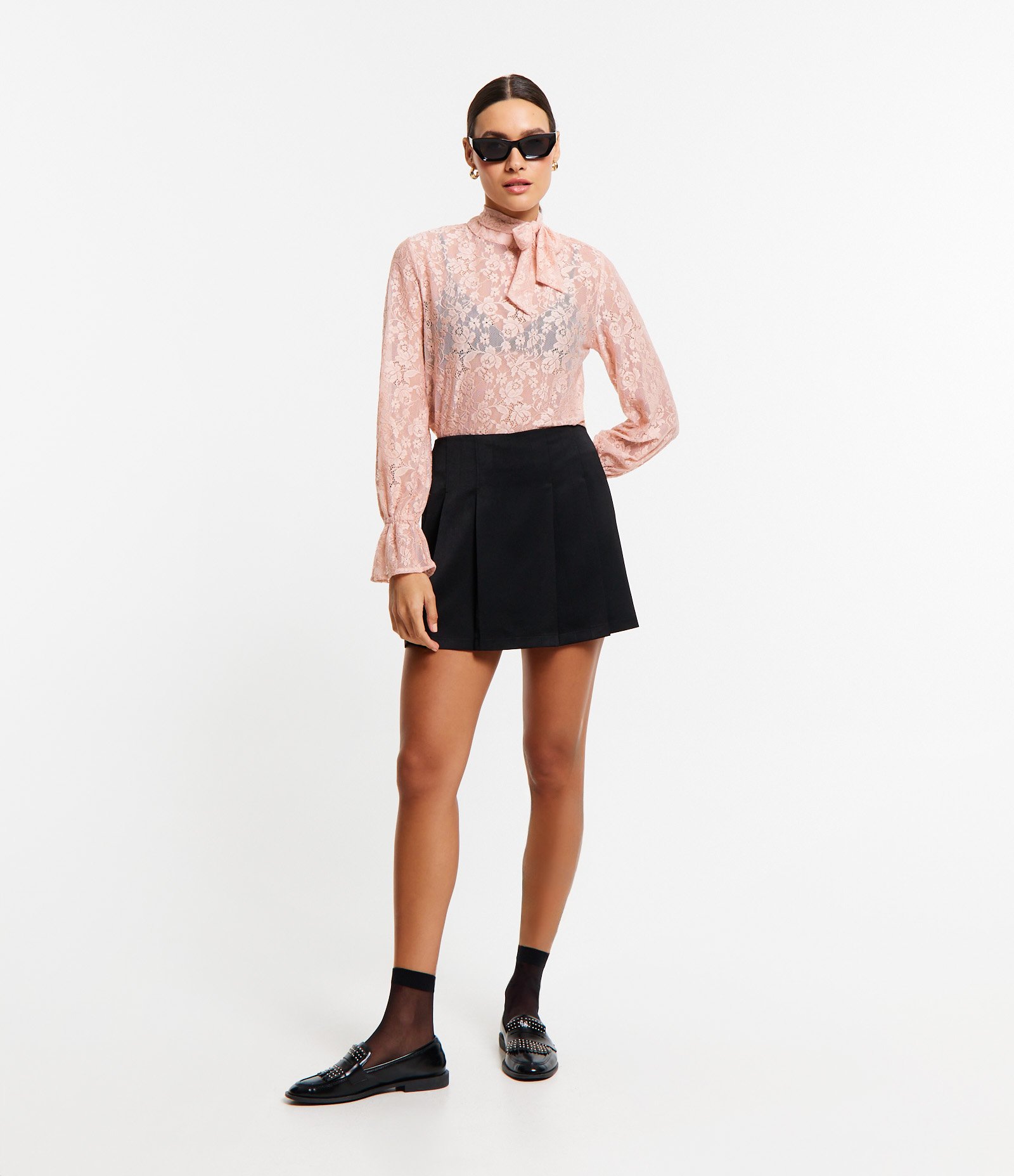 Blusa em Renda com Gola Alta e Babado na Manga Rosa 3