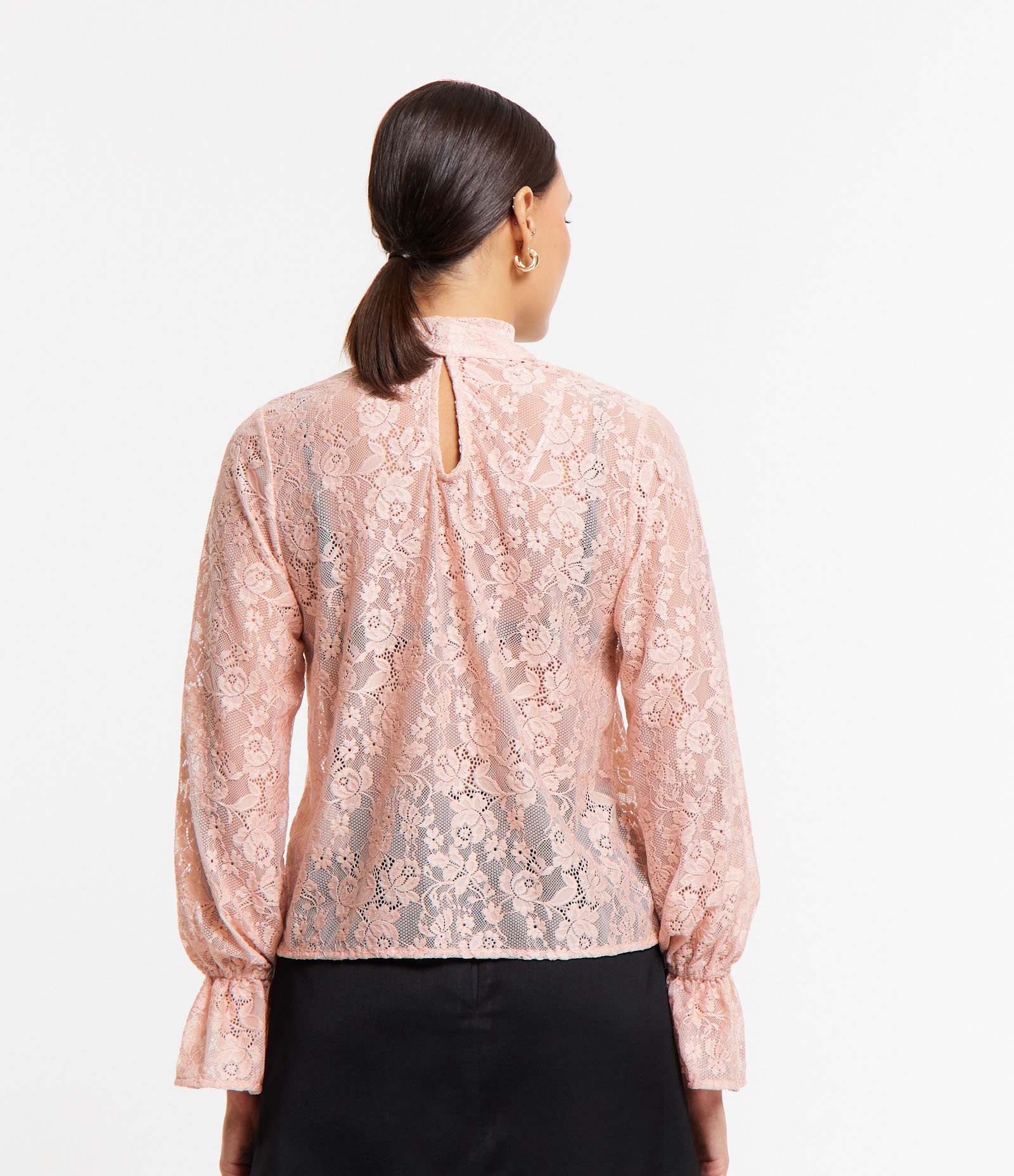 Blusa em Renda com Gola Alta e Babado na Manga Rosa 5