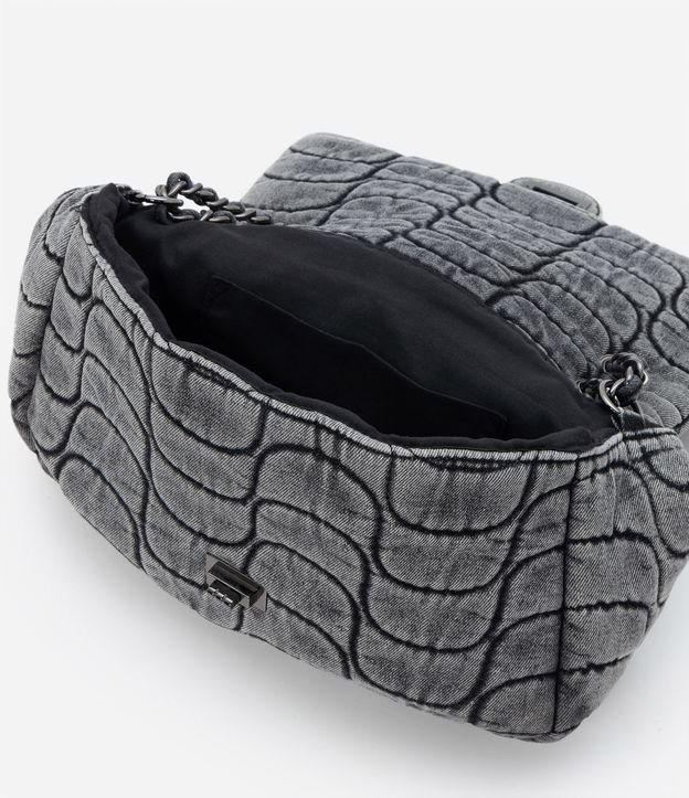 Bolsa Shoulder Têxtil com Alças de Corrente e Textura Matelassê Cinza 6