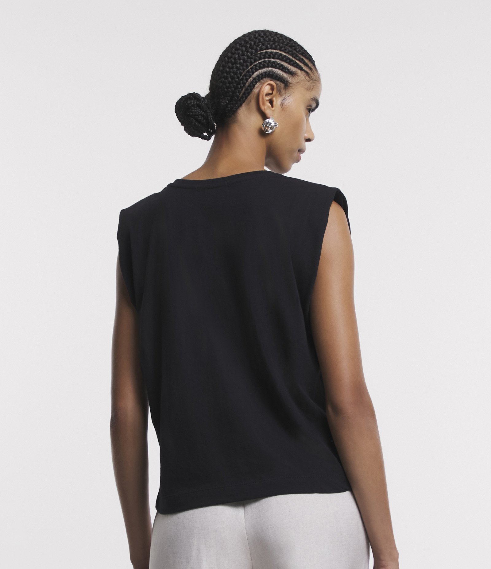 Blusa Muscle Tee em Meia Malha com Recorte Vazado Brilhoso Preto 3