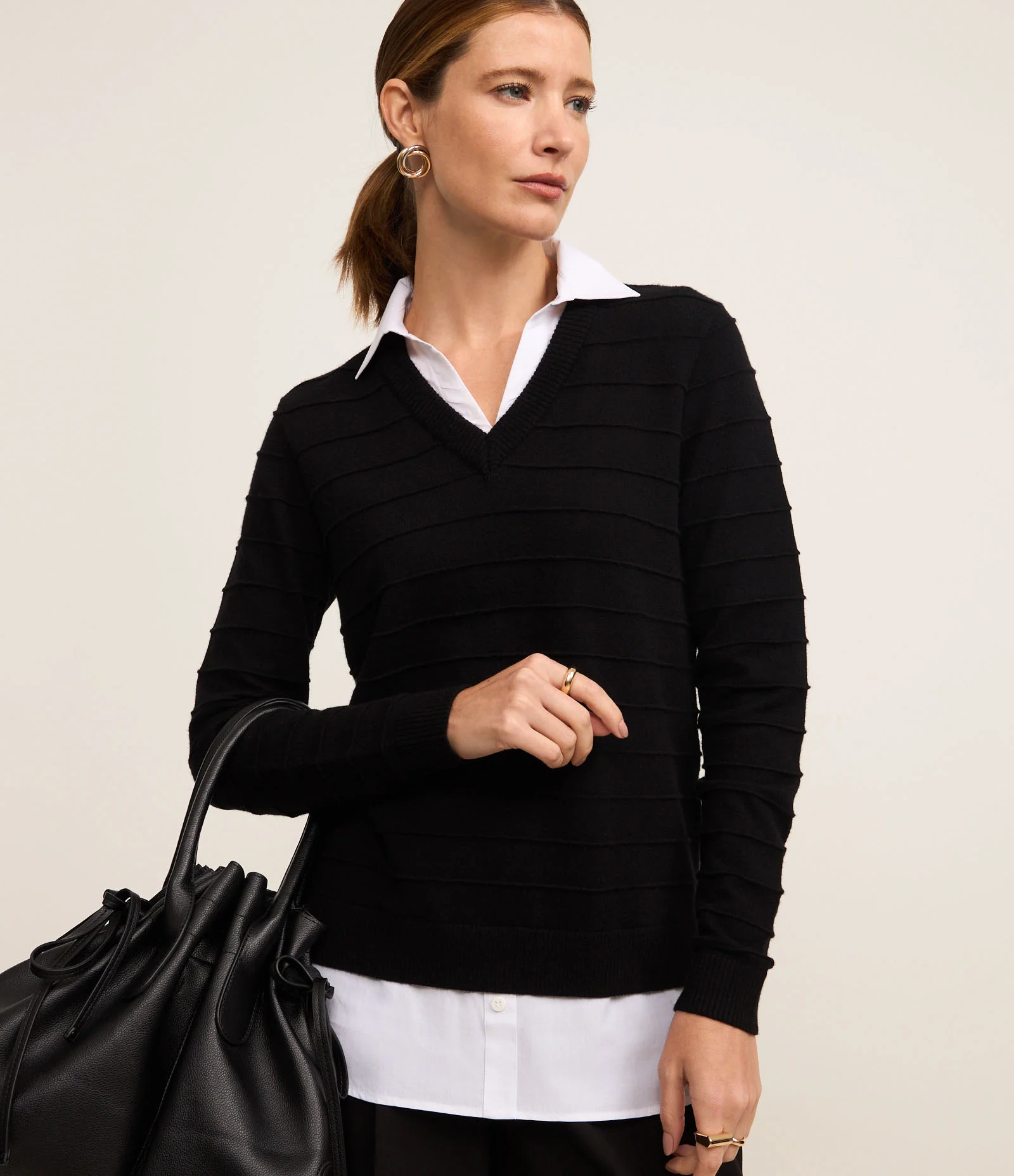 Blusa Texturizada em Tricô Leve com Barra e Gola de Camisa Preto 1