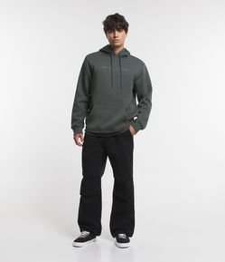 Calça em Sarja com Cintura Elástica e Bolsos Diferenciados