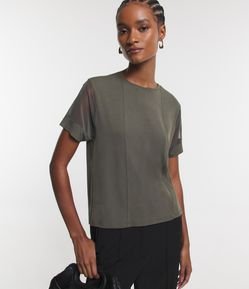Blusa em Viscose com Recorte e Tule na Manga