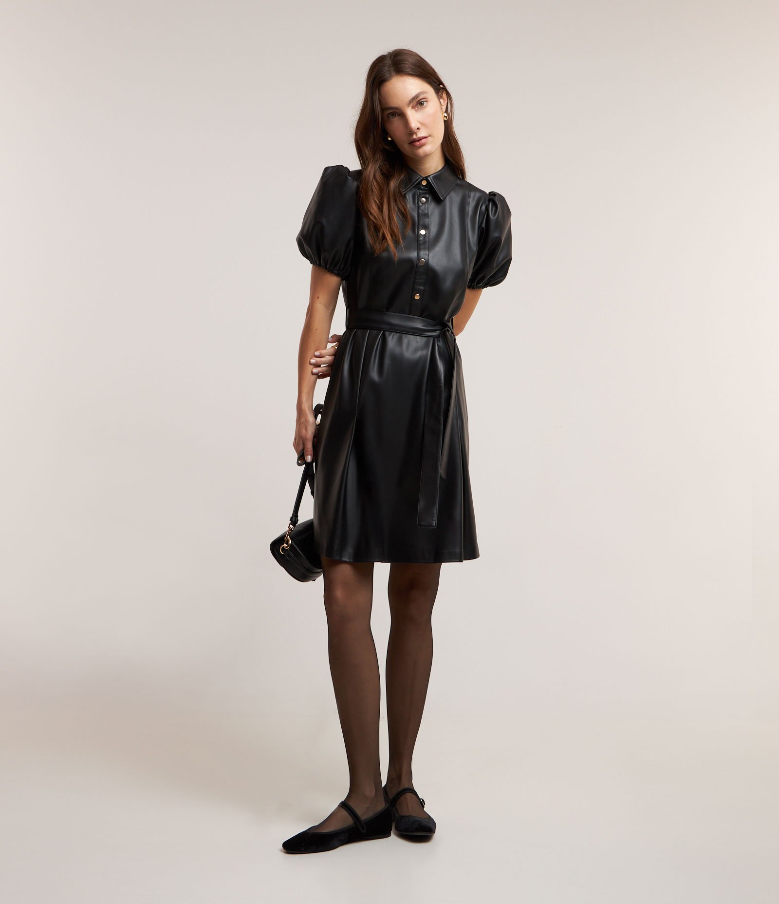 Vestido em PU com Abotoamento e Manga Bufante Preto 1