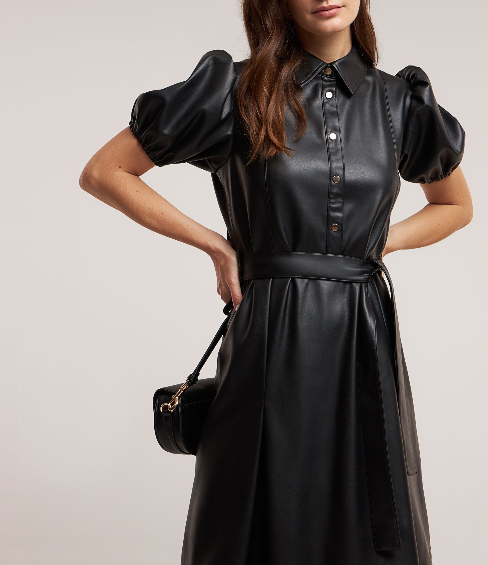 Vestido em PU com Abotoamento e Manga Bufante Preto 2