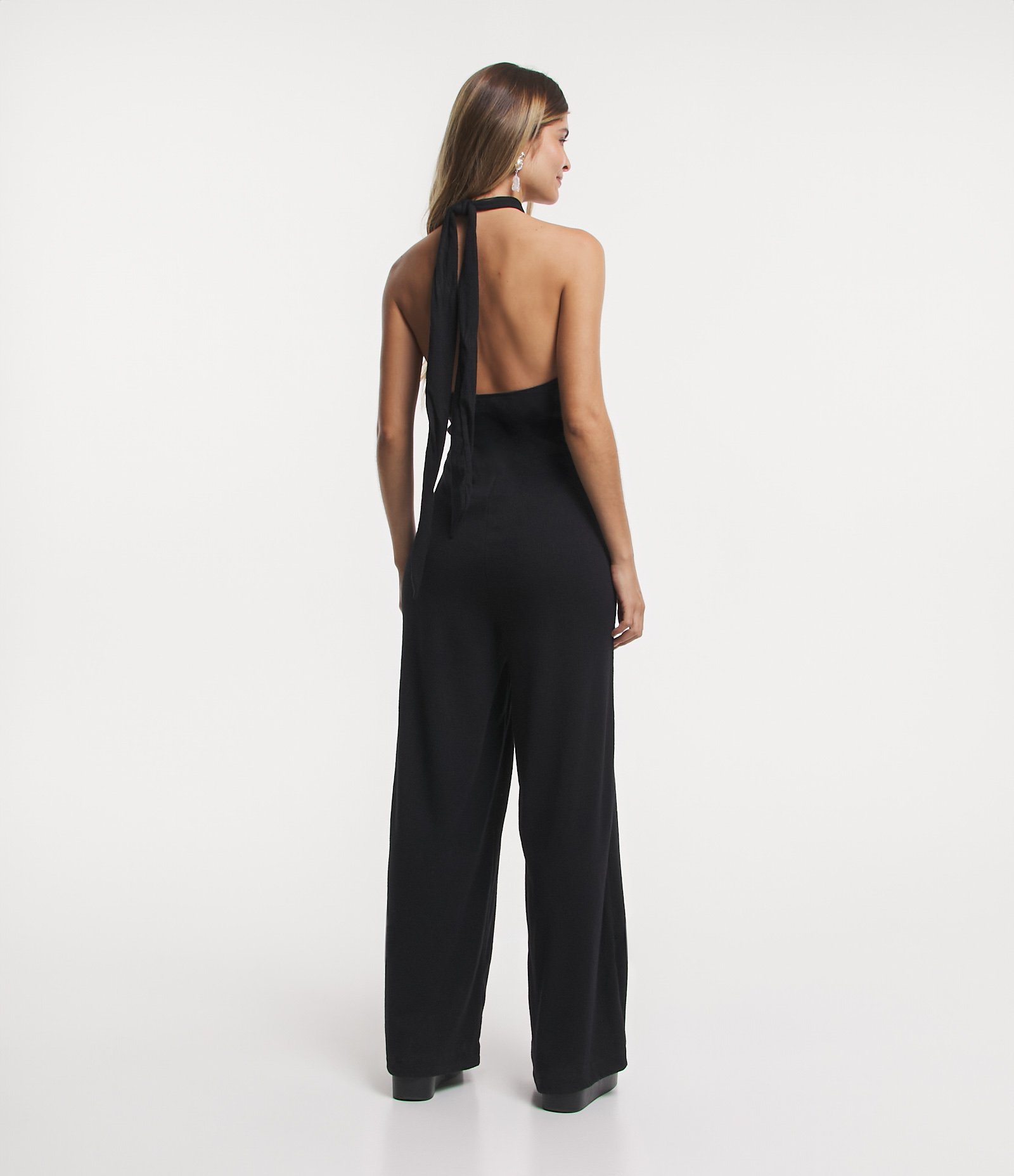 Macacão Pantalona Texturizado Frente Única com Nó e Amarração 2