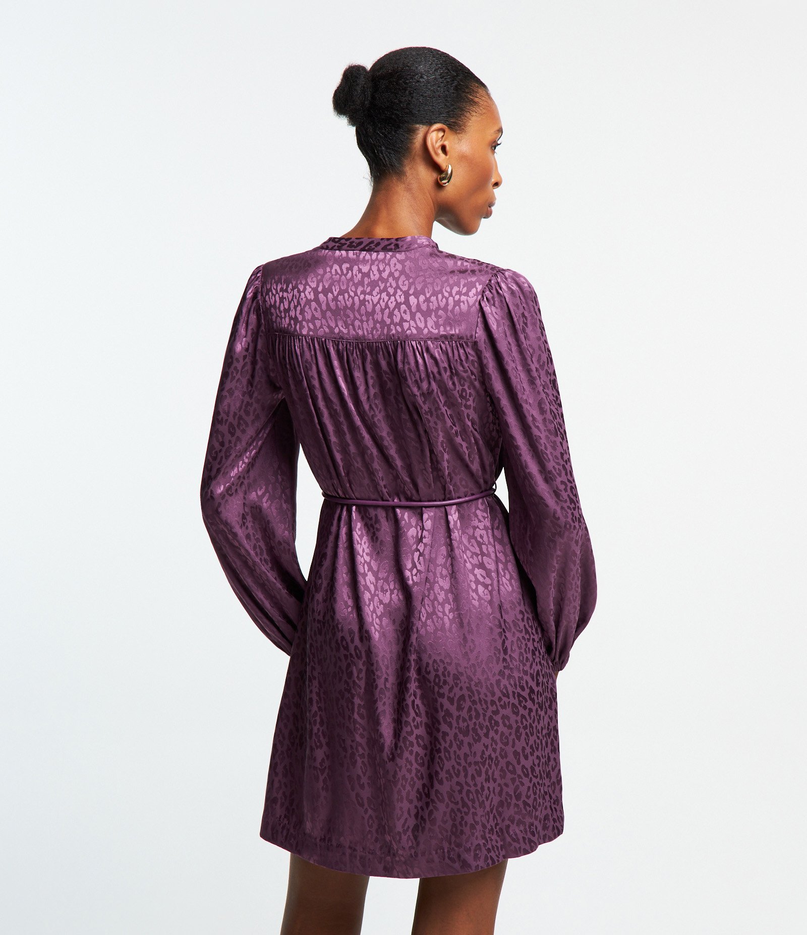 Vestido em Jacquard com Amarração na Cintura e Estampa Oncinha Roxo 4