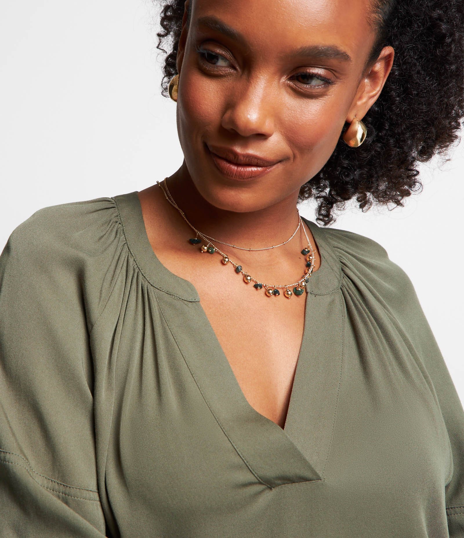 Blusa em Viscose com Decote V e Detalhe Franzido Verde 4