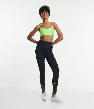 Calça Legging em Poliamida com Bolsos e Recortes Texturizados Menor preço em Calça Legging em Poliamida com Bolsos e Recortes Texturizados
