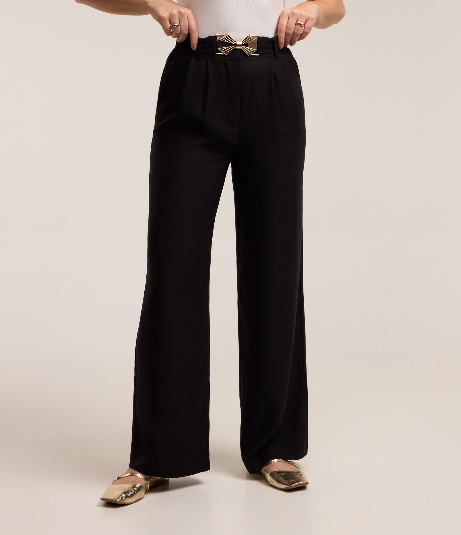 Calça Wide Leg Alfaiatada com Cinto Fivela Laço em Metal Preto 3