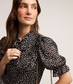 Blusa Manga Bufante em Chiffon com Gola Laço e Babados