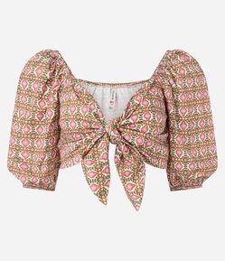 Blusa Cropped em Tricoline com Nózinho e Estampa Abstrata