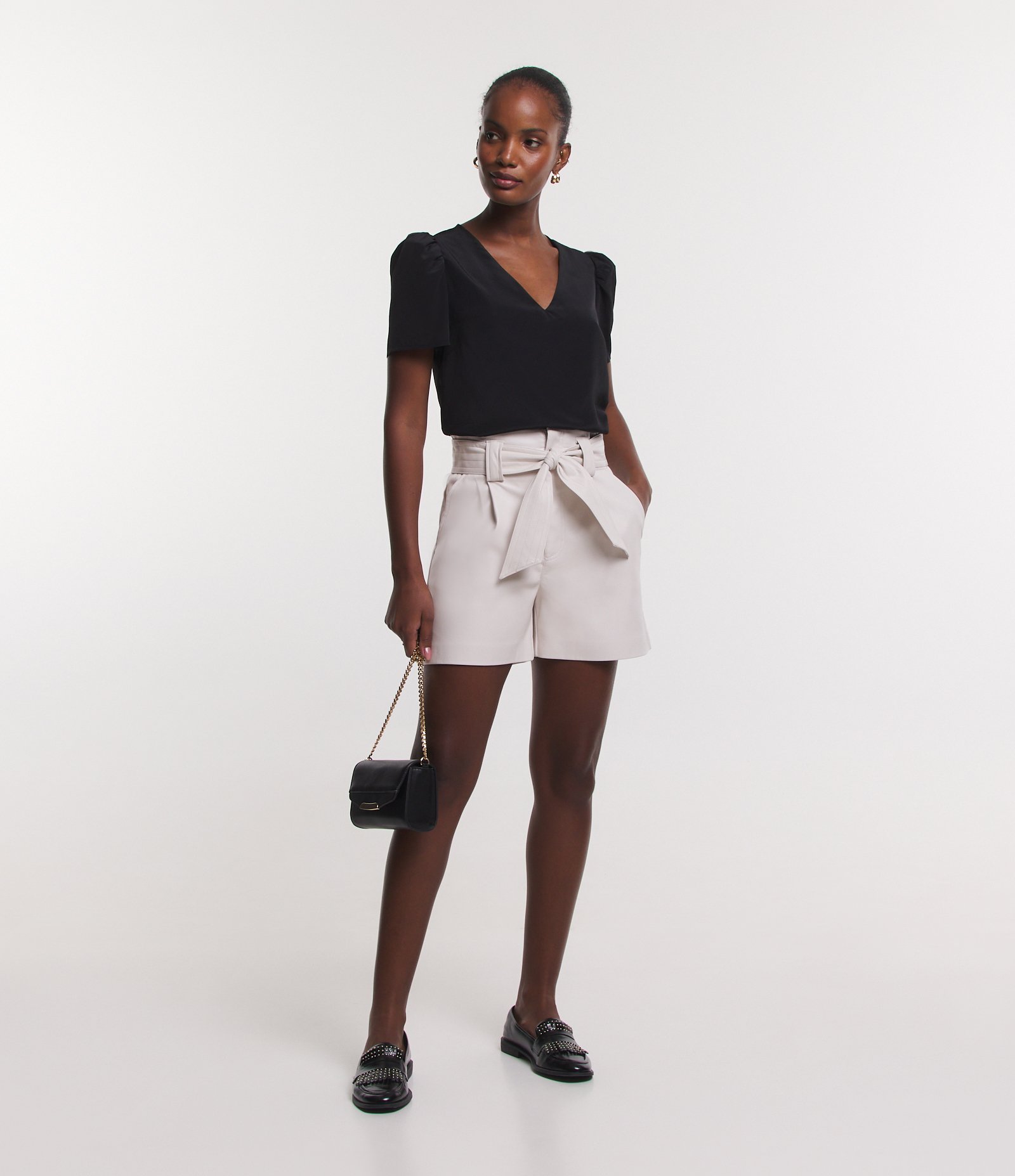 Blusa Manga Curta em Crepe com Pregas nos Ombros Preto 2