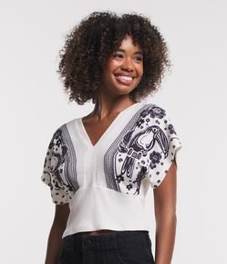 Blusa em Ribana com Estampa Tropical com Tucanos nas Mangas