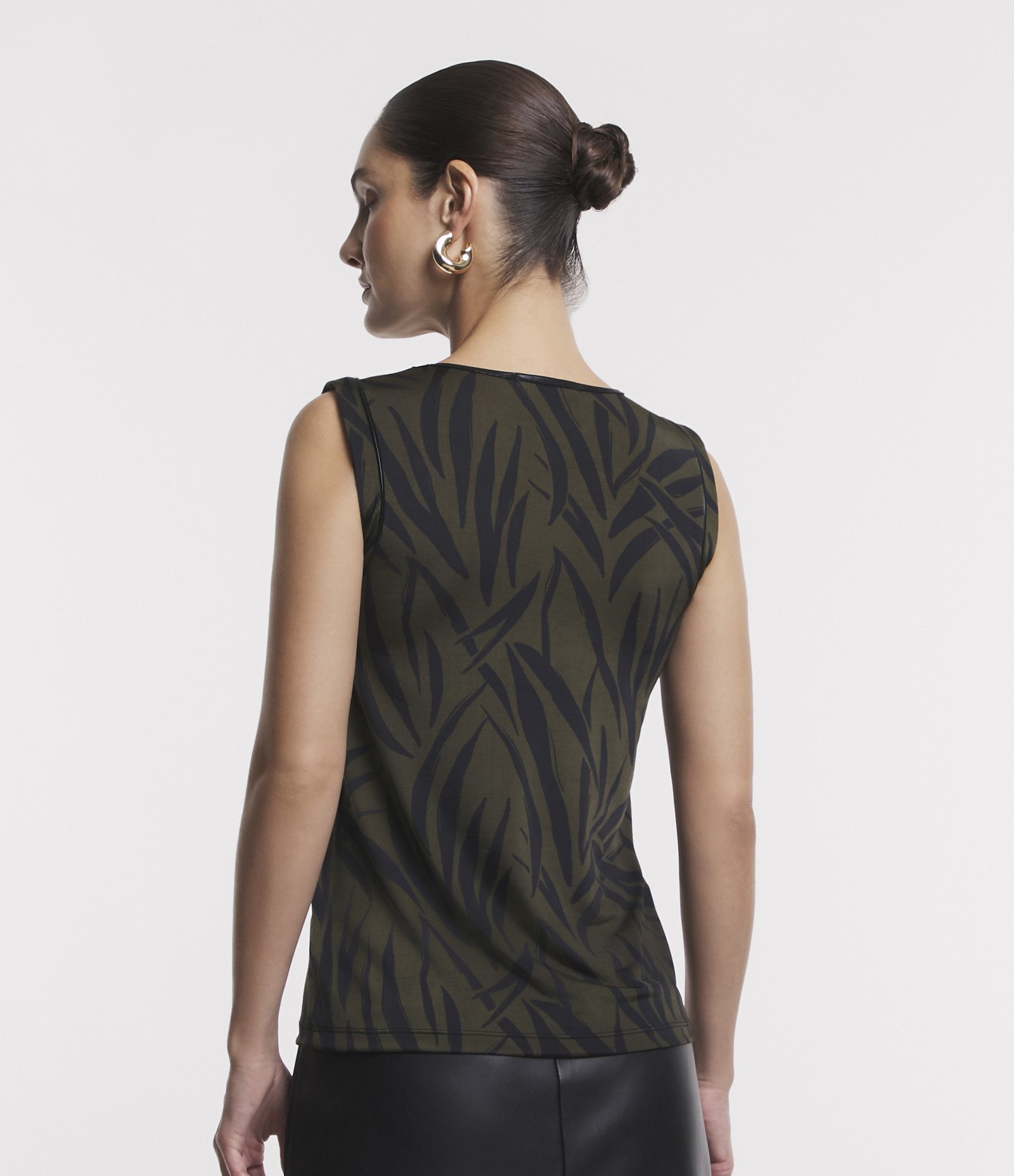 Blusa sem Manga com Estampa de Folhagens e Detalhes de PU Verde 3
