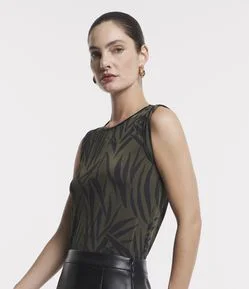 Blusa sem Manga com Estampa de Folhagens e Detalhes de PU