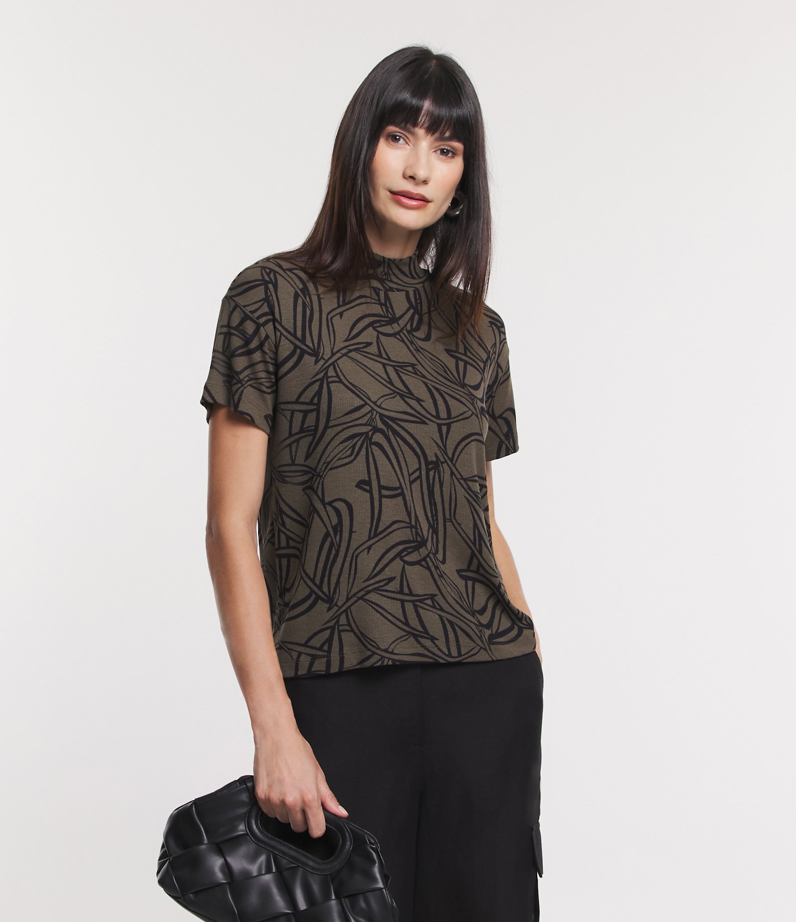 Blusa em Ribana com Golinha e Textura Canelada Verde Escuro 1