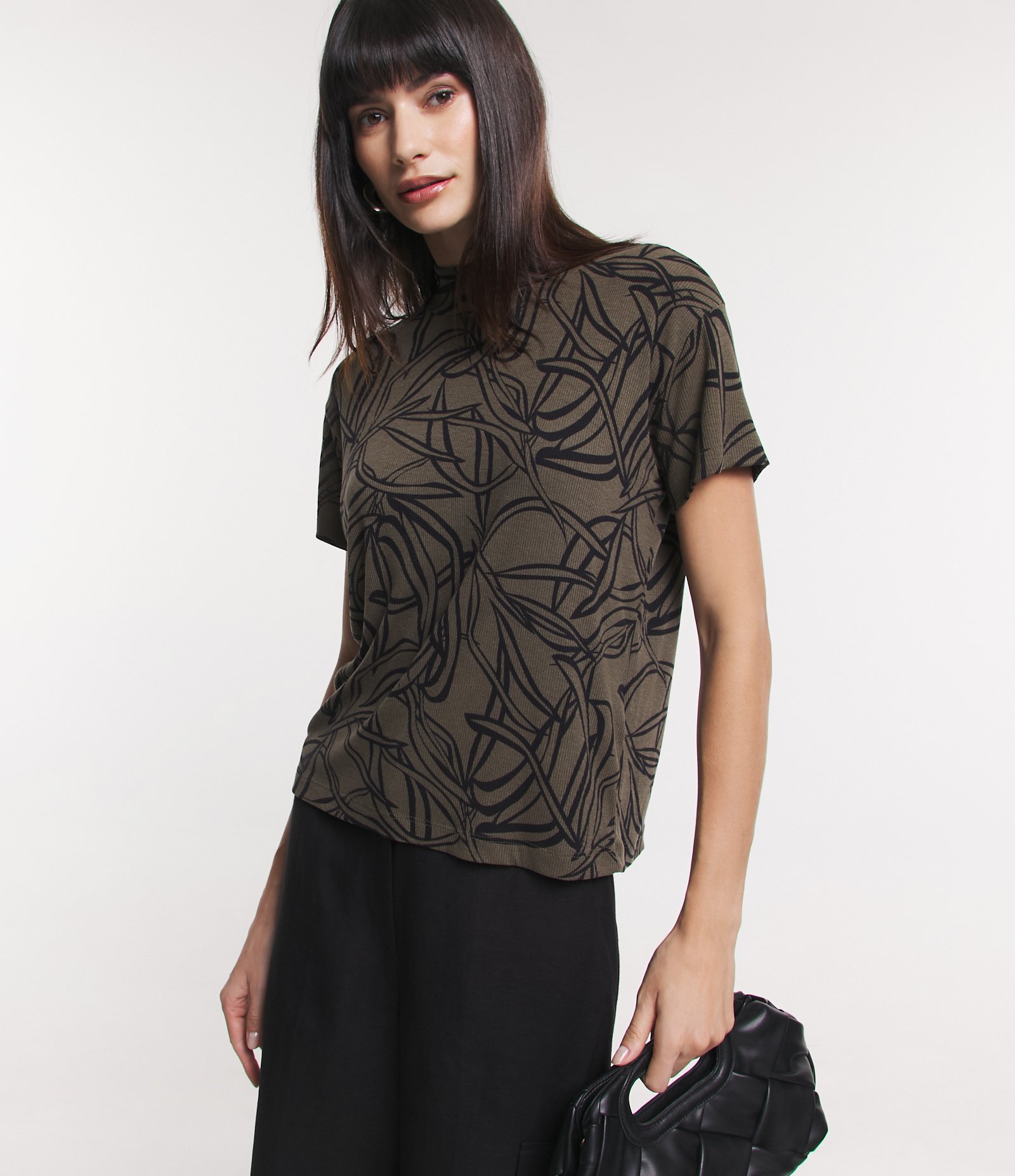 Blusa em Ribana com Golinha e Textura Canelada Verde Escuro 4