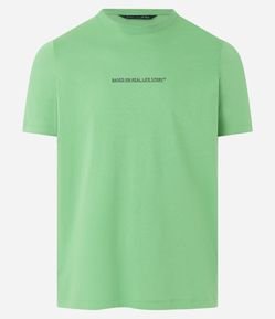 Camiseta em Meia Malha com Estampa Lettering Based on Real Life Story