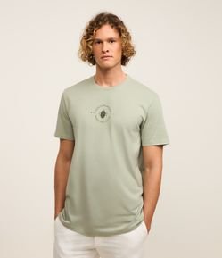 Camiseta Comfort em Algodão com Estampa Lúpulo