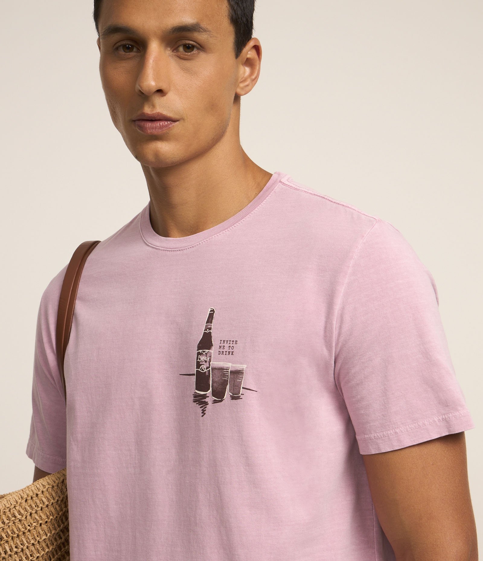 Camiseta em Meia Malha com Estampa Invite Me To Drink Rosa 1