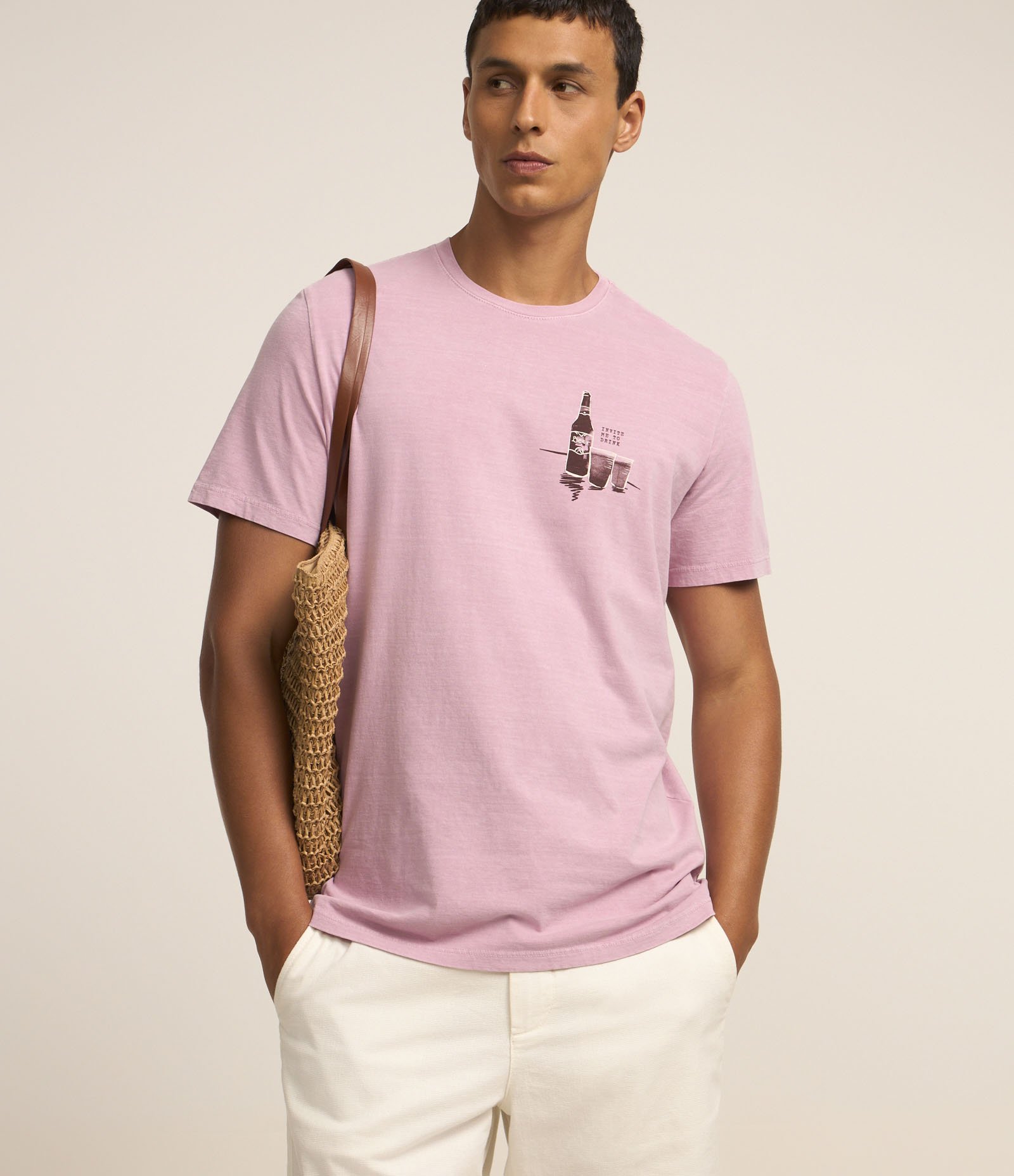 Camiseta em Meia Malha com Estampa Invite Me To Drink Rosa 2