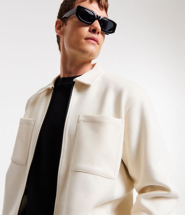 Camisa Overshirt com Fechamento em Zíper e Bolsos