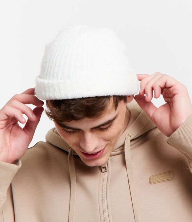 Gorro em Tricô Canelado com Dobra