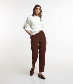 Calça Reta em Veludo com Textura Canelada e Cós Diferenciado