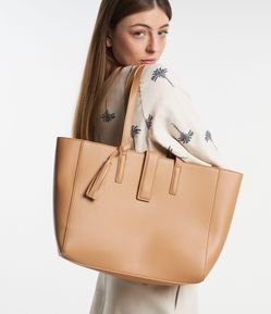 Bolsa Shopper em PU com Pingente Tassel