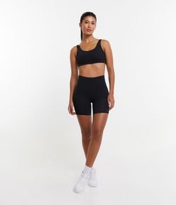 Bermuda Esportiva em Poliamida com Bolso Funcional e Recorte em Tule