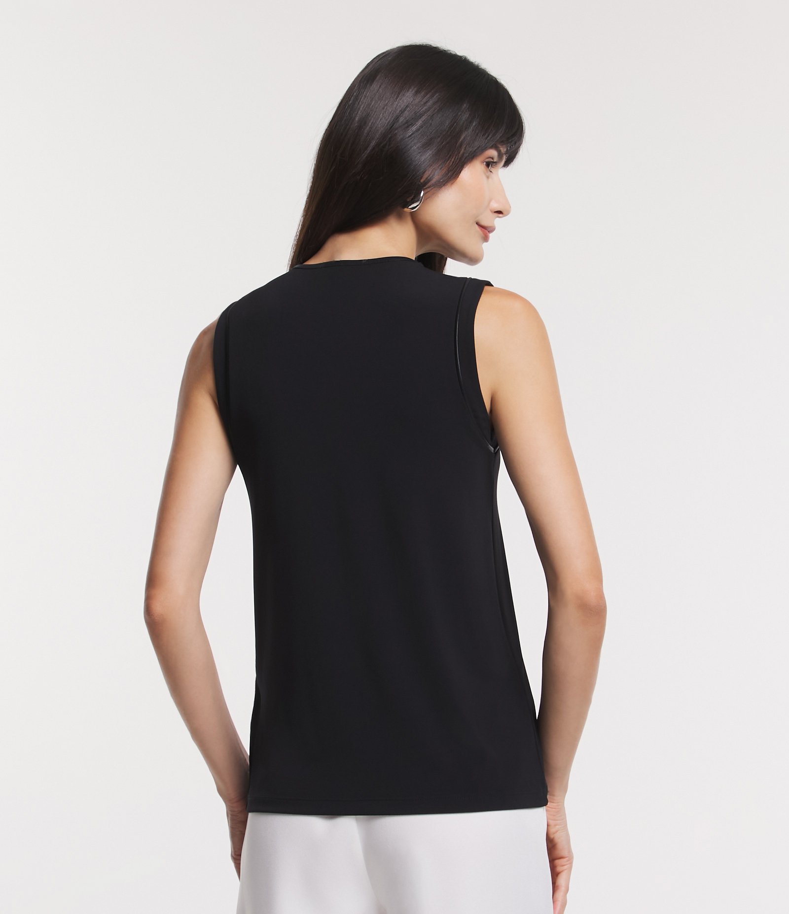 Blusa Regata em Jersey com Detalhes em PU Preto 3