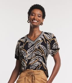 Blusa em Viscose com Decote em Tricô e Estampa Folhas