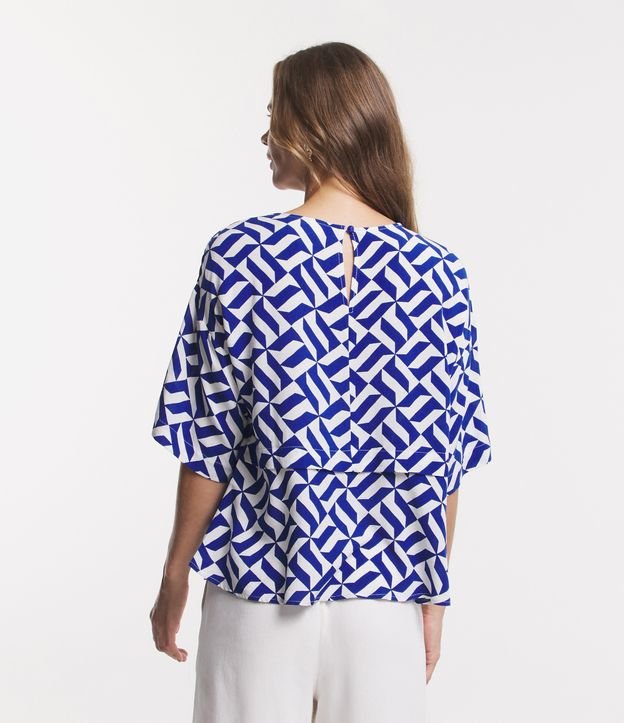 Blusa Alongada em Viscolinho com Estampa Geométrica e Camada Azul 3