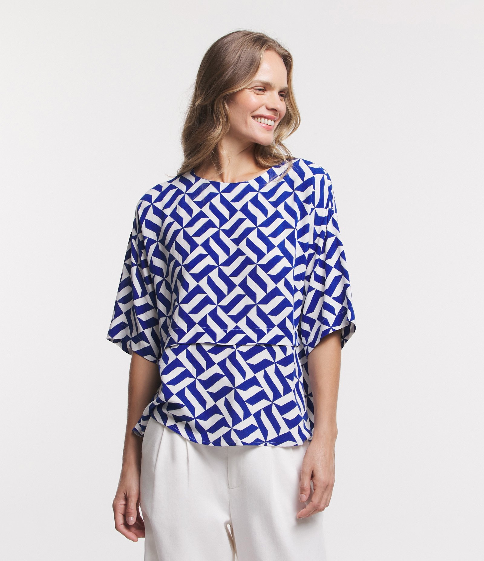 Blusa Alongada em Viscolinho com Estampa Geométrica e Camada Azul 1